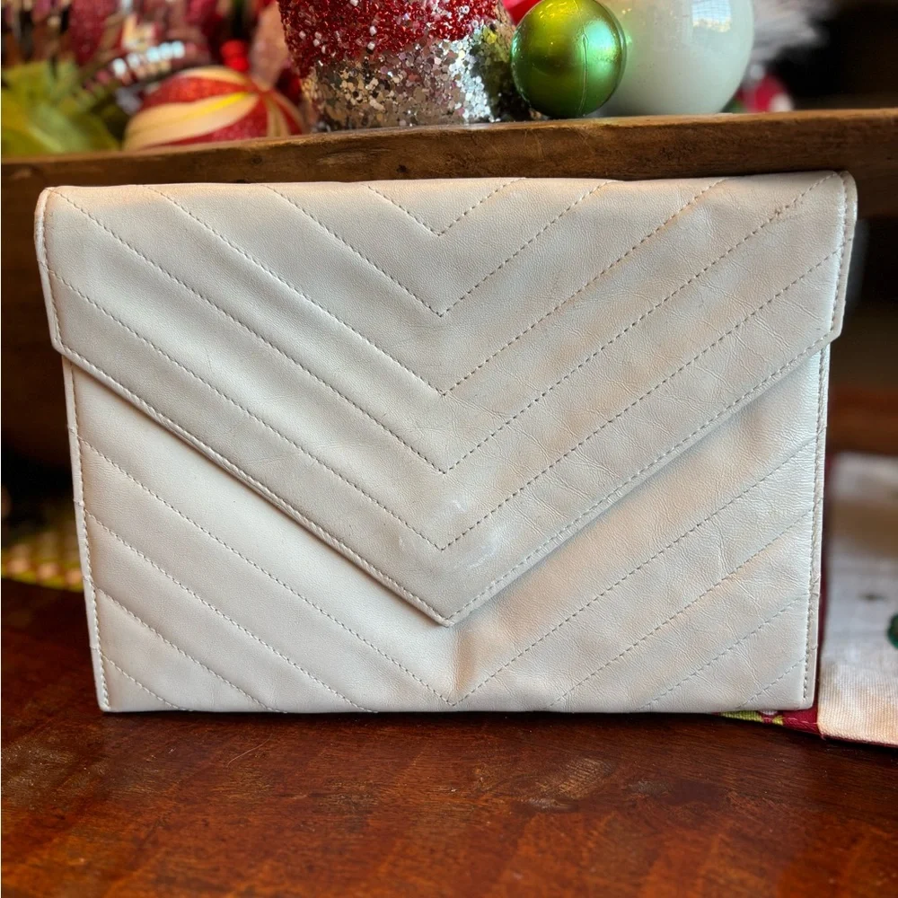 YSL Yves Saint Laurent Vintage
Clutch Off White Leather - Picture 1 of 9